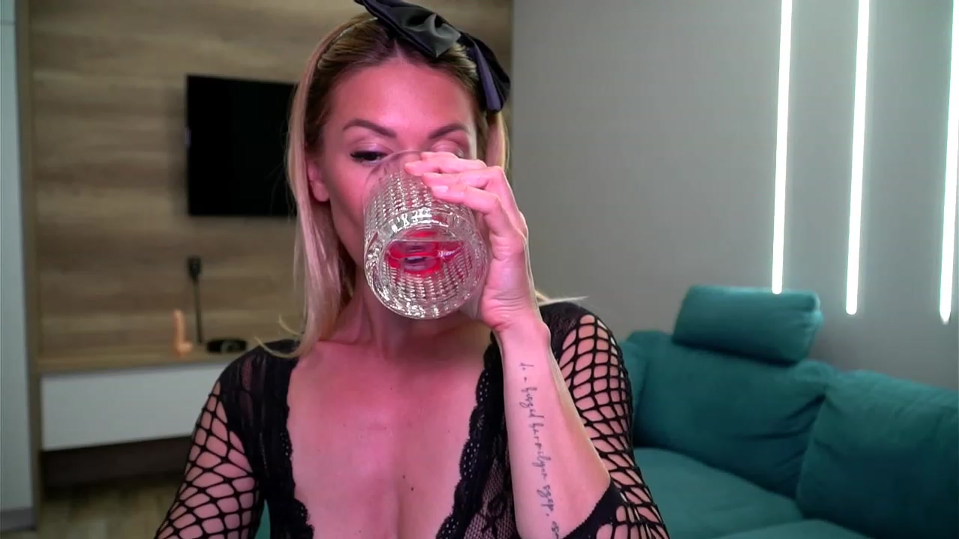 Gallery image thumbnail from lovelylollly's myfreecams stream on, 06/26/2023, 18:26 image 1 of 20