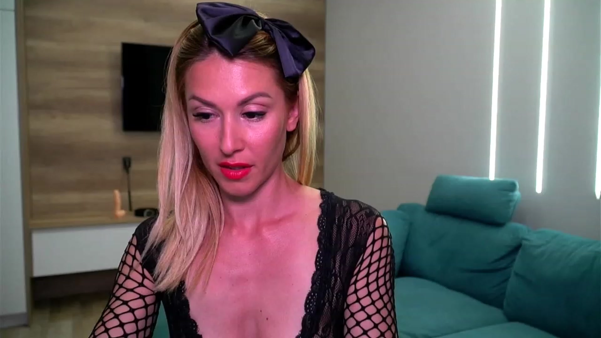 Gallery image thumbnail from lovelylollly's myfreecams stream on, 06/26/2023, 18:26 image 12 of 20
