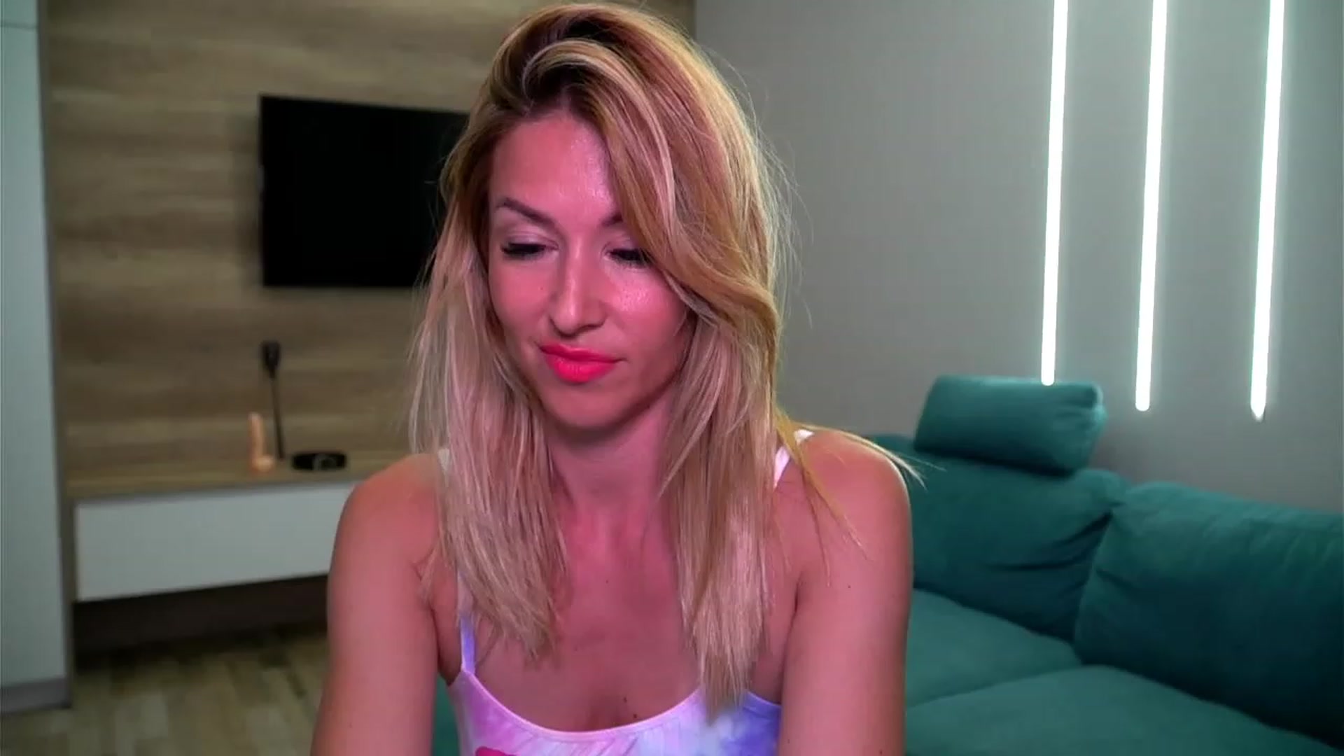 Gallery image thumbnail from lovelylollly's myfreecams stream on, 06/27/2023, 06:53 image 20 of 20