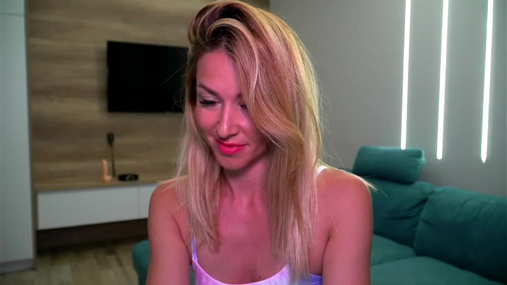 Gallery image thumbnail from lovelylollly's myfreecams stream on, 06/27/2023, 06:53 image 16 of 20