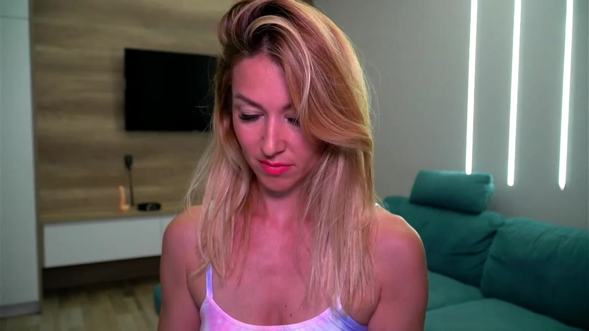 Gallery image thumbnail from lovelylollly's myfreecams stream on, 06/27/2023, 06:53 image 15 of 20
