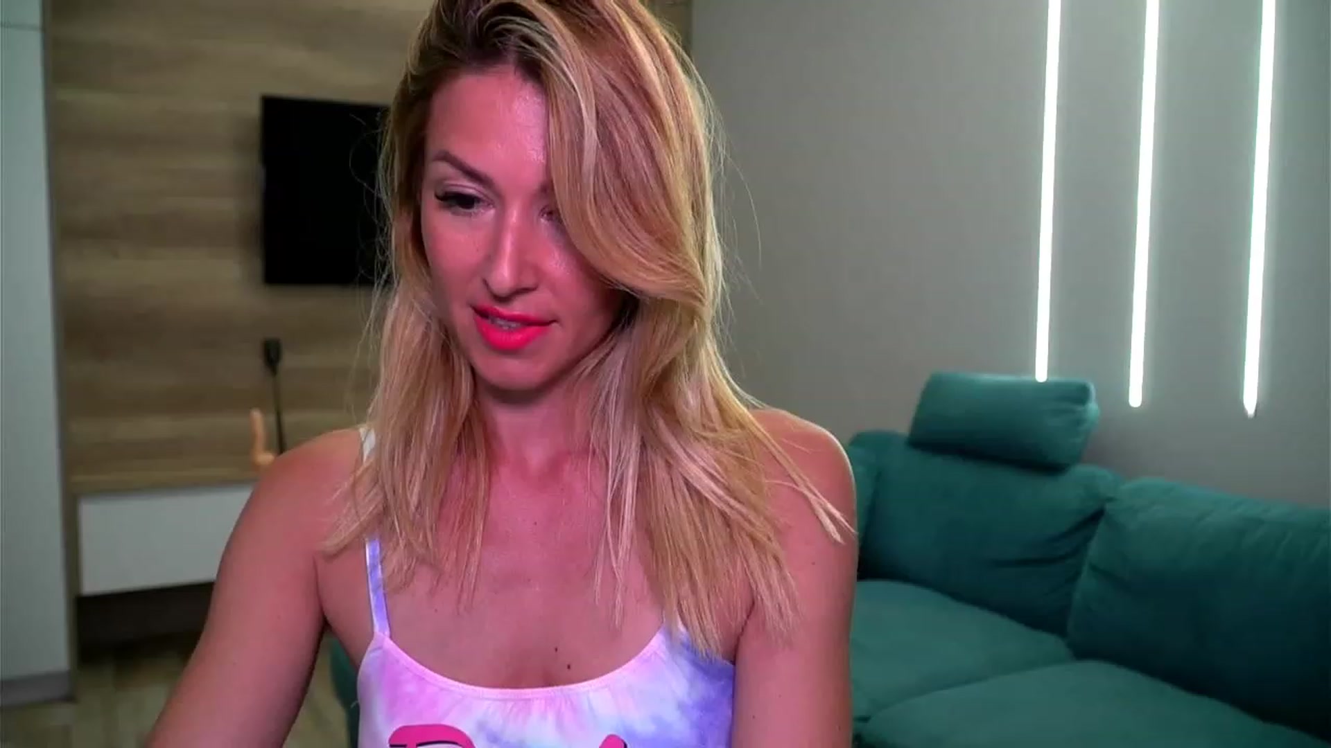Gallery image thumbnail from lovelylollly's myfreecams stream on, 06/27/2023, 08:13 image 1 of 20