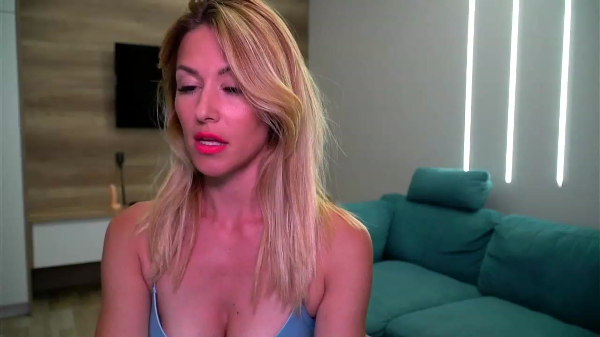Gallery image thumbnail from lovelylollly's myfreecams stream on, 06/27/2023, 09:39 image 6 of 20