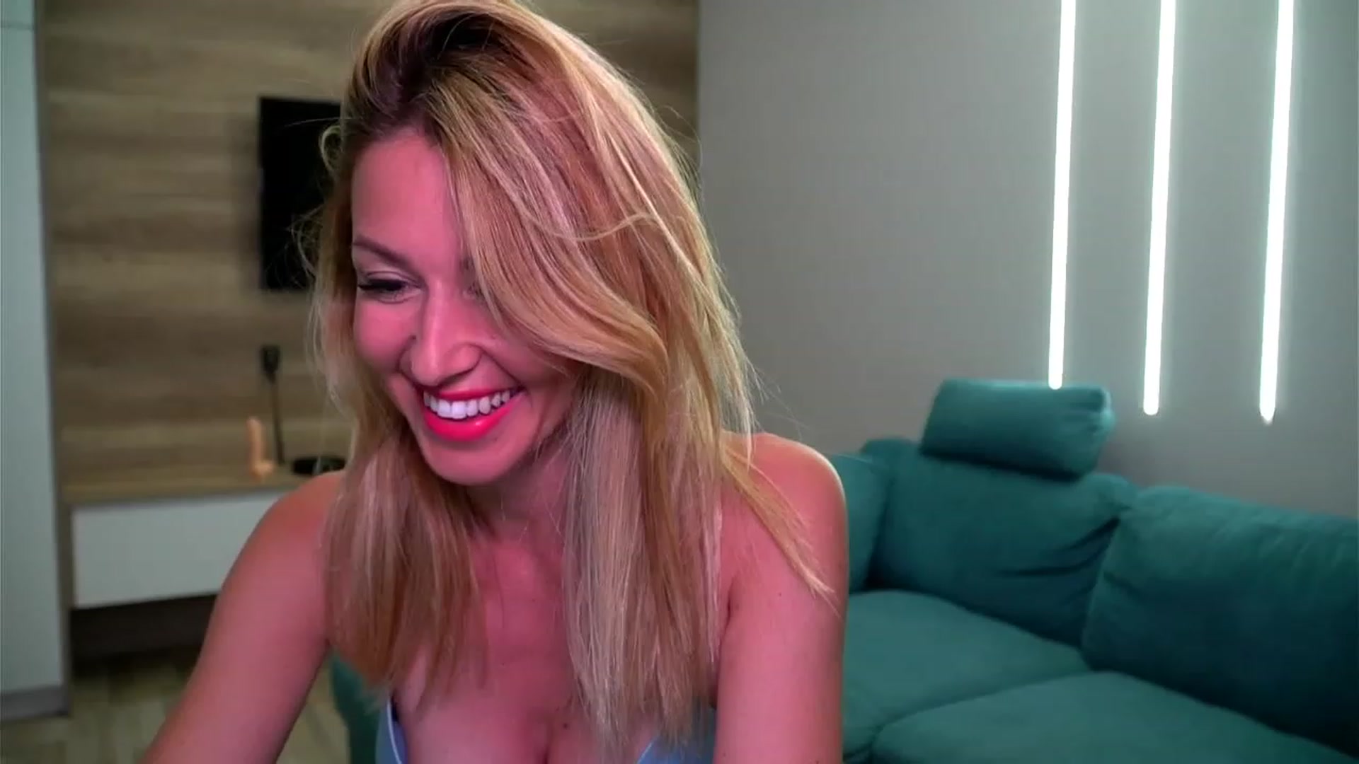 Gallery image thumbnail from lovelylollly's myfreecams stream on, 06/27/2023, 09:39 image 8 of 20