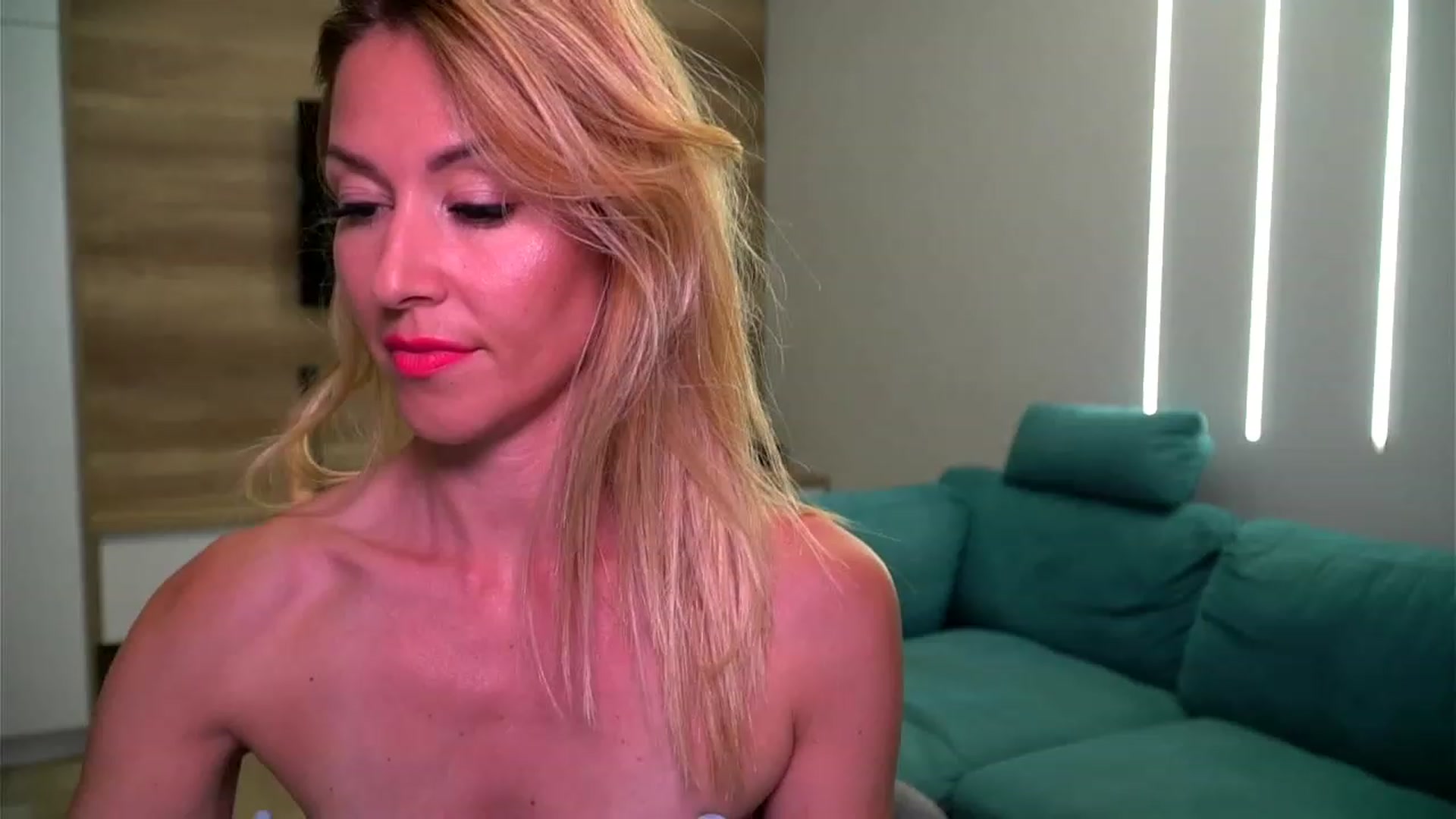 Gallery image thumbnail from lovelylollly's myfreecams stream on, 06/27/2023, 09:39 image 15 of 20