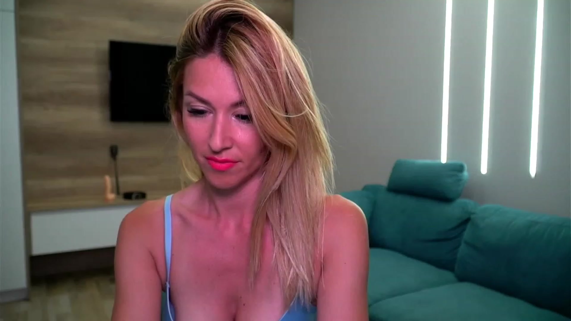 Gallery image thumbnail from lovelylollly's myfreecams stream on, 06/27/2023, 09:39 image 9 of 20
