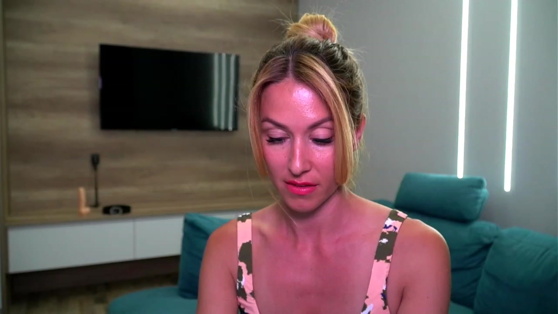 Gallery image thumbnail from lovelylollly's myfreecams stream on, 07/04/2023, 10:07 image 9 of 20