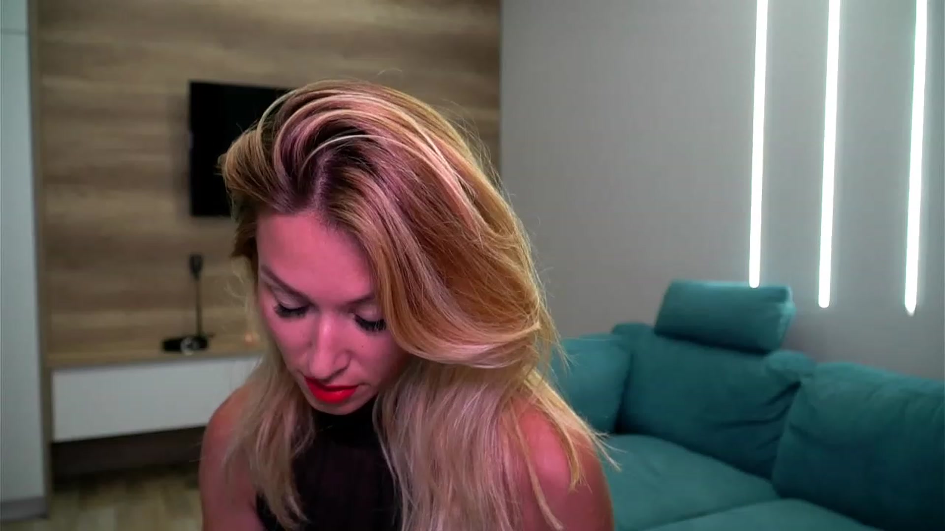 Gallery image thumbnail from lovelylollly's myfreecams stream on, 07/05/2023, 08:20 image 2 of 20