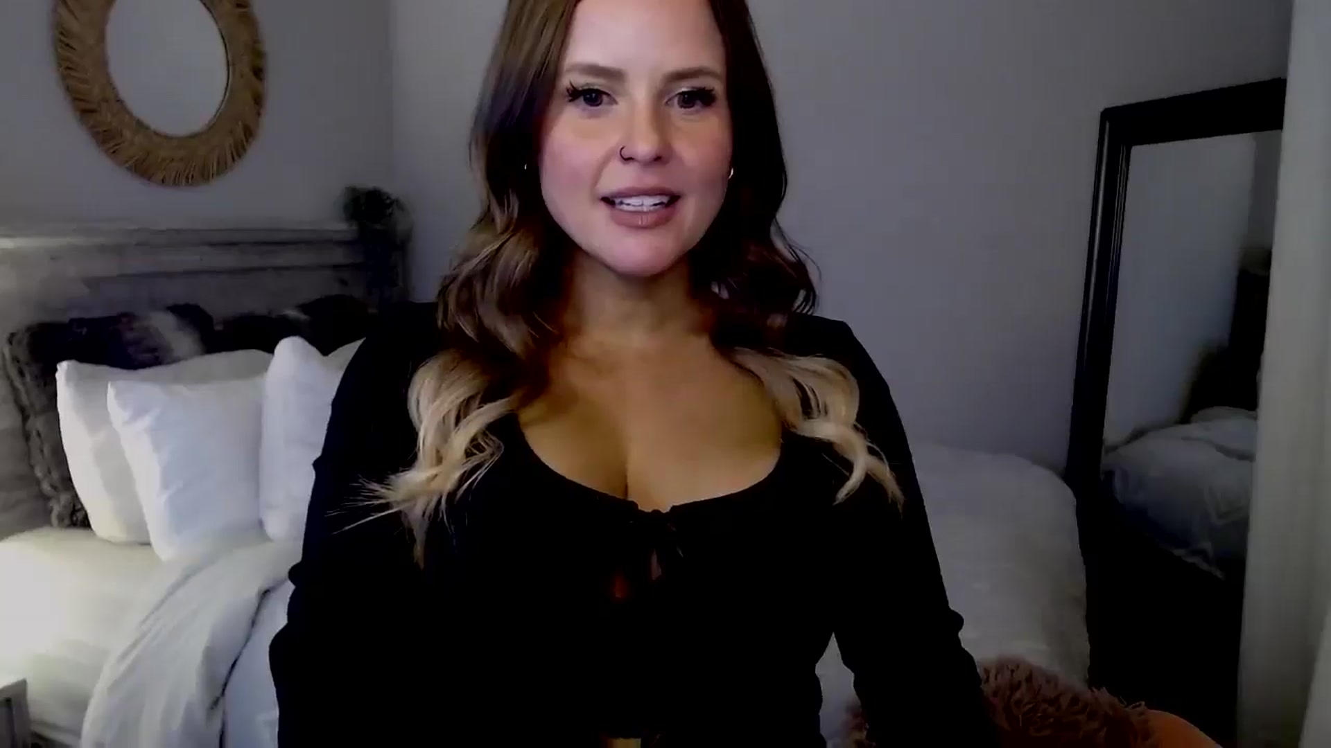 Gallery image thumbnail from lovemedaisy's myfreecams stream on, 10/25/2025, 06:02 image 6 of 20