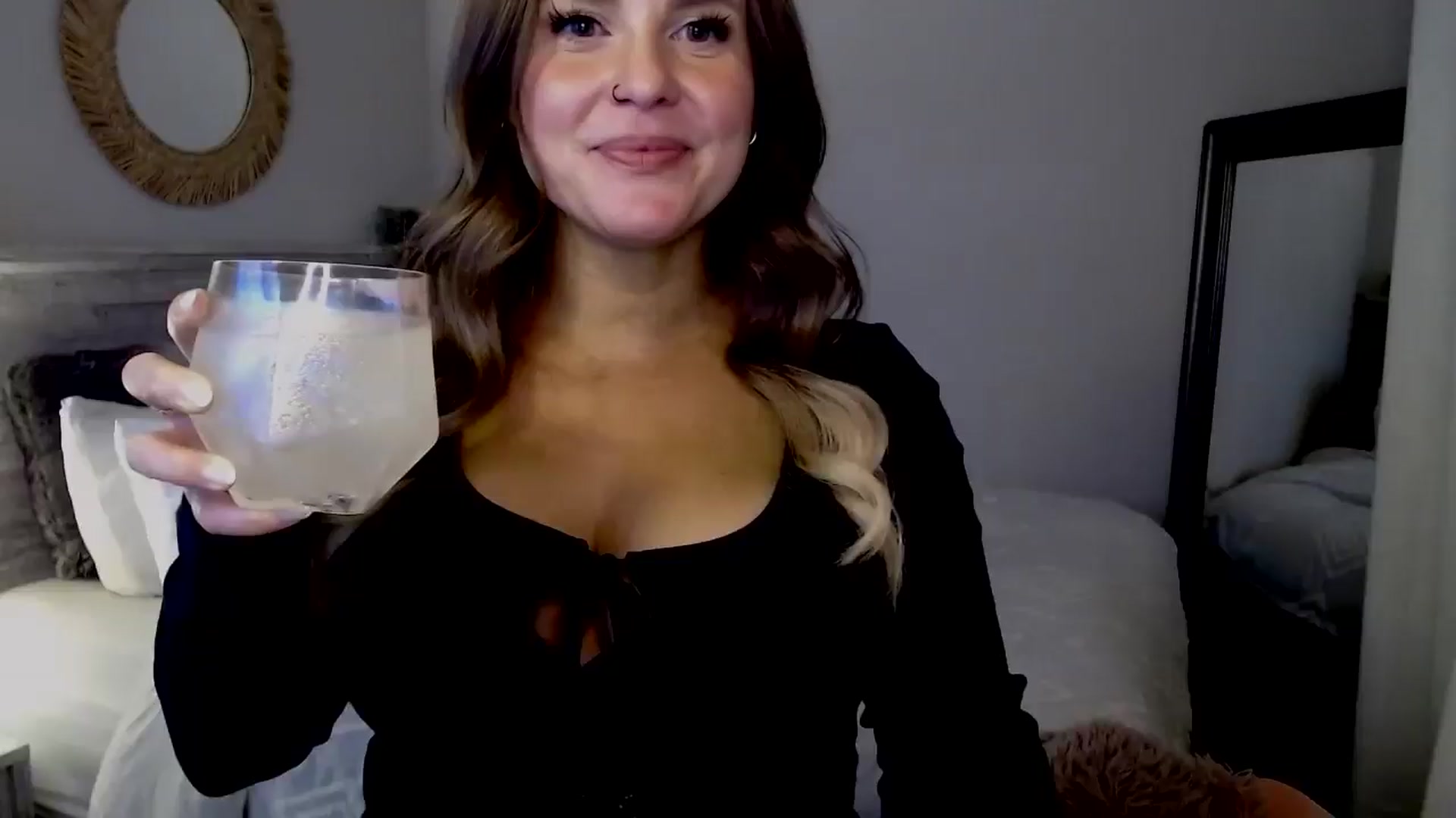 Gallery image thumbnail from lovemedaisy's myfreecams stream on, 10/25/2025, 06:02 image 7 of 20
