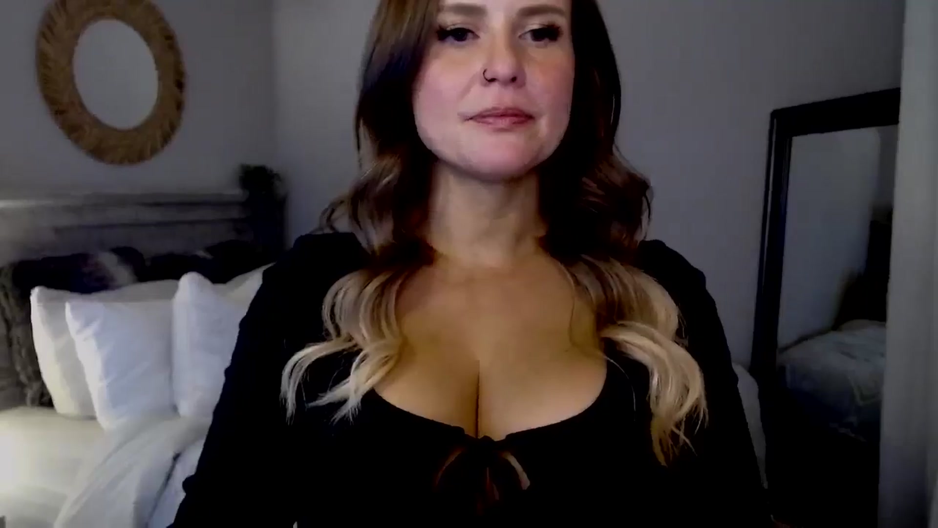 Gallery image thumbnail from lovemedaisy's myfreecams stream on, 10/25/2025, 06:45 image 15 of 20