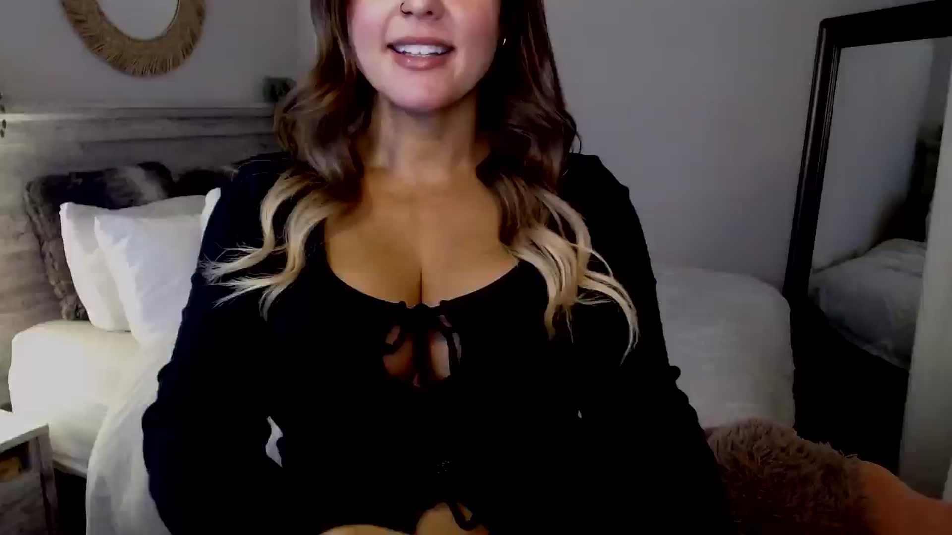 Gallery image thumbnail from lovemedaisy's myfreecams stream on, 10/25/2025, 09:07 image 1 of 20