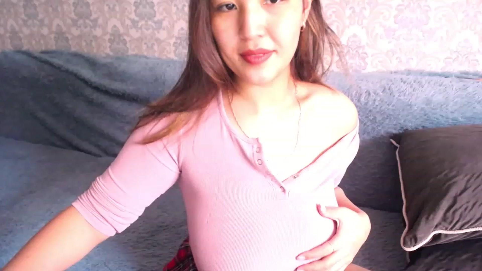 Gallery image thumbnail from lover_Kitten's myfreecams stream on, 04/04/2023, 06:39 image 15 of 20