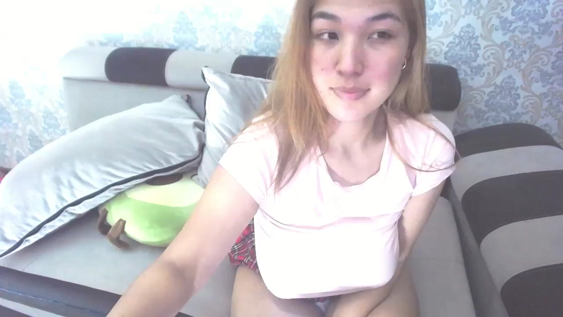 Gallery image thumbnail from lover_Kitten's myfreecams stream on, 11/15/2023, 12:59 image 3 of 20