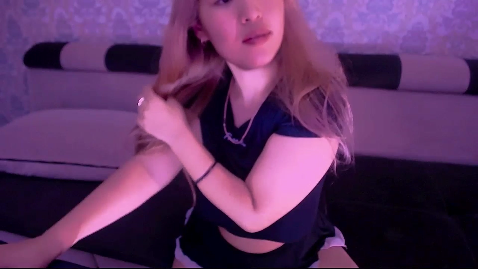 Gallery image thumbnail from lover_Kitten's myfreecams stream on, 05/20/2024, 11:58 image 14 of 20