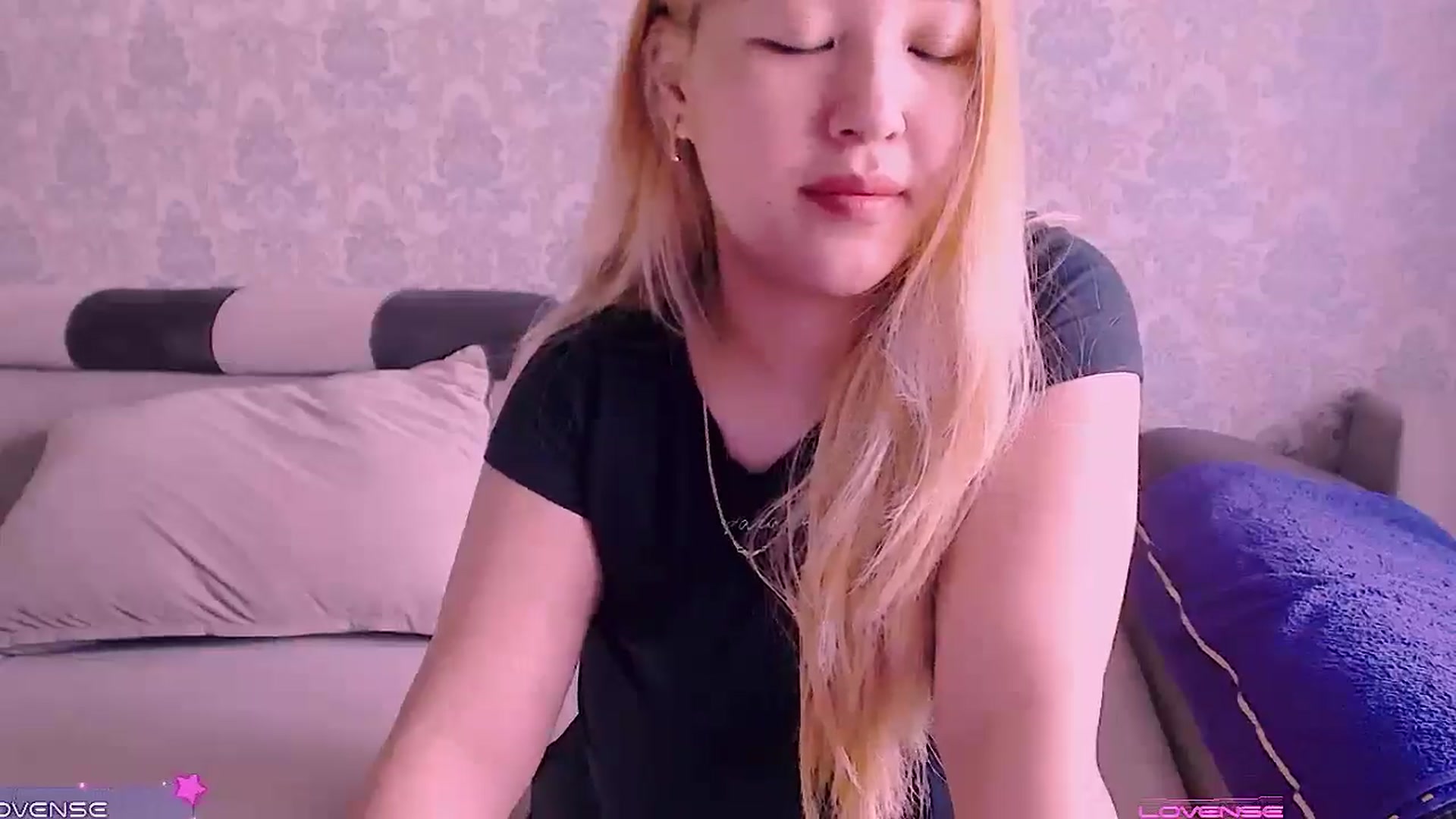Gallery image thumbnail from lover_Kitten's myfreecams stream on, 04/15/2025, 05:53 image 10 of 20
