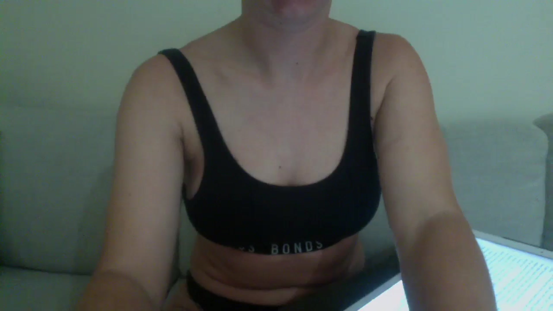 Gallery image thumbnail from loverosie69's myfreecams stream on, 12/02/2023, 09:31 image 5 of 20