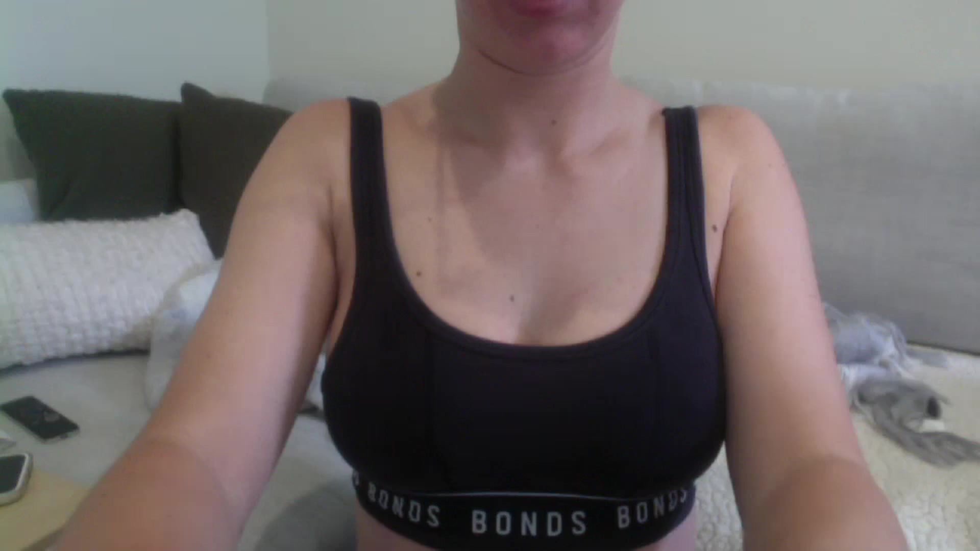 Gallery image thumbnail from loverosie69's myfreecams stream on, 12/03/2023, 22:23 image 4 of 20