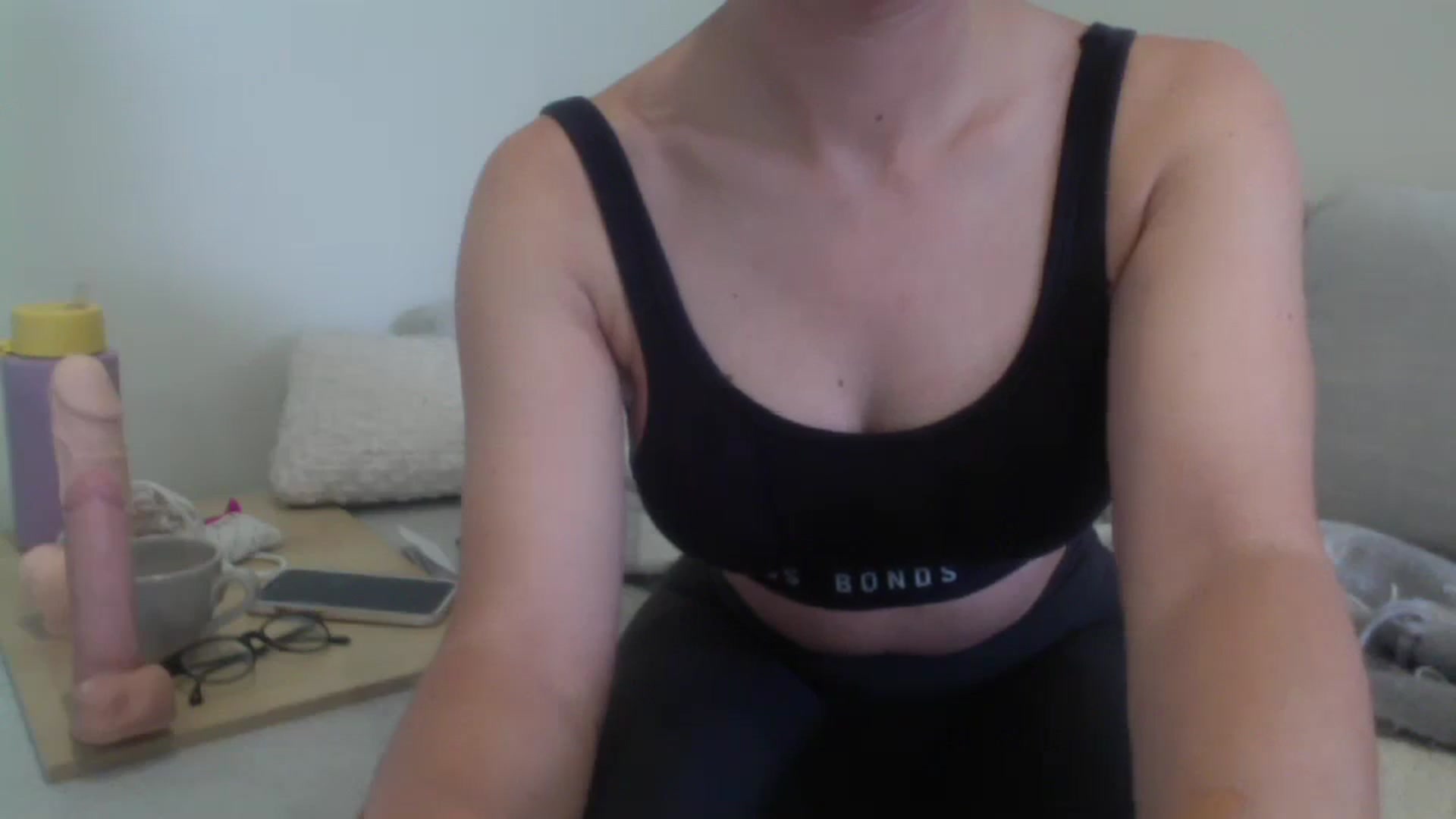 Gallery image thumbnail from loverosie69's myfreecams stream on, 12/03/2023, 22:23 image 15 of 20