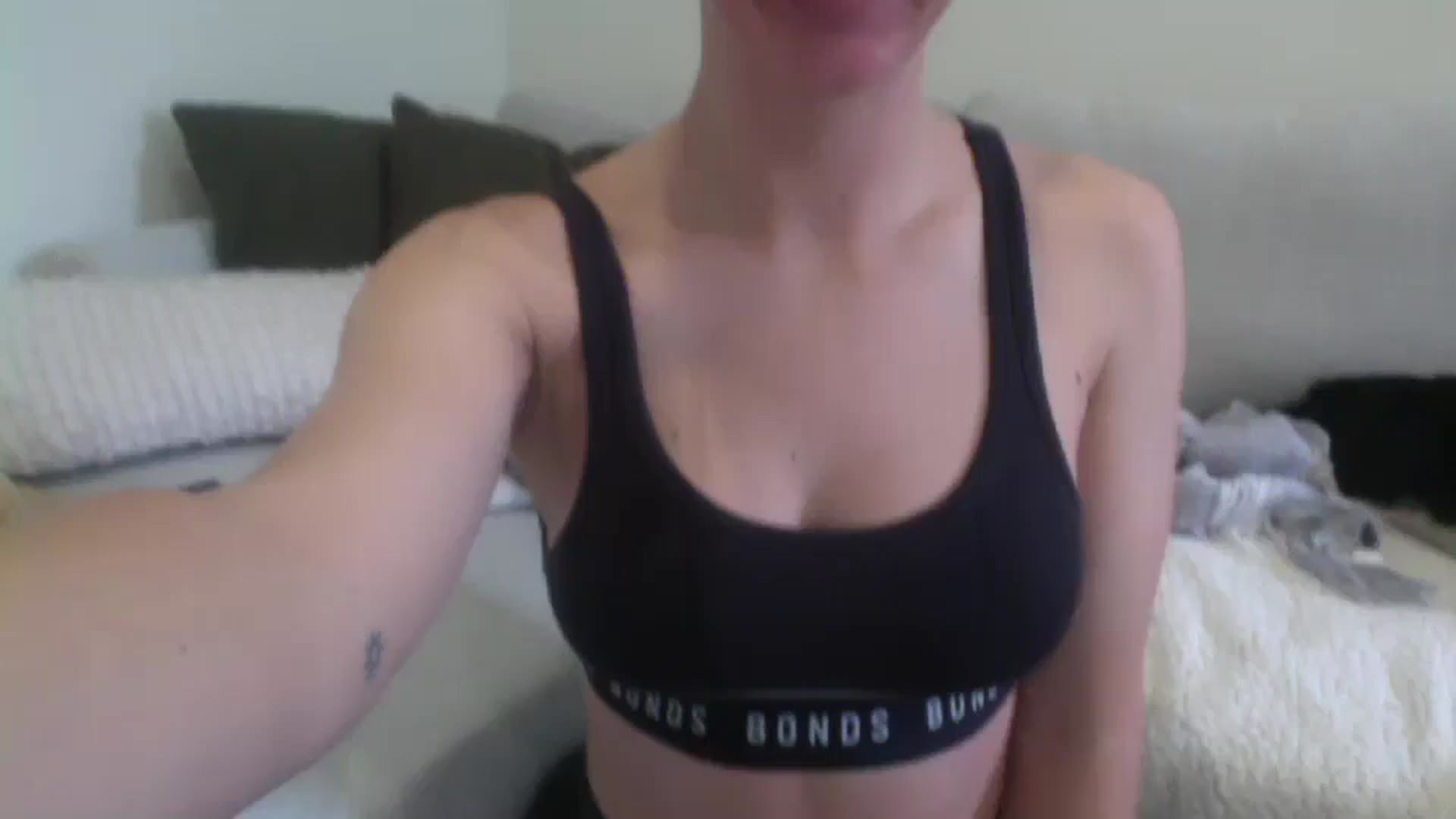 Gallery image thumbnail from loverosie69's myfreecams stream on, 12/03/2023, 22:23 image 5 of 20