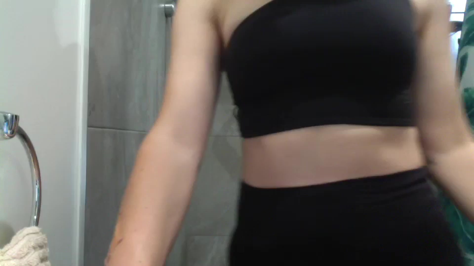 Gallery image thumbnail from loverosie69's myfreecams stream on, 12/15/2023, 08:36 image 1 of 20