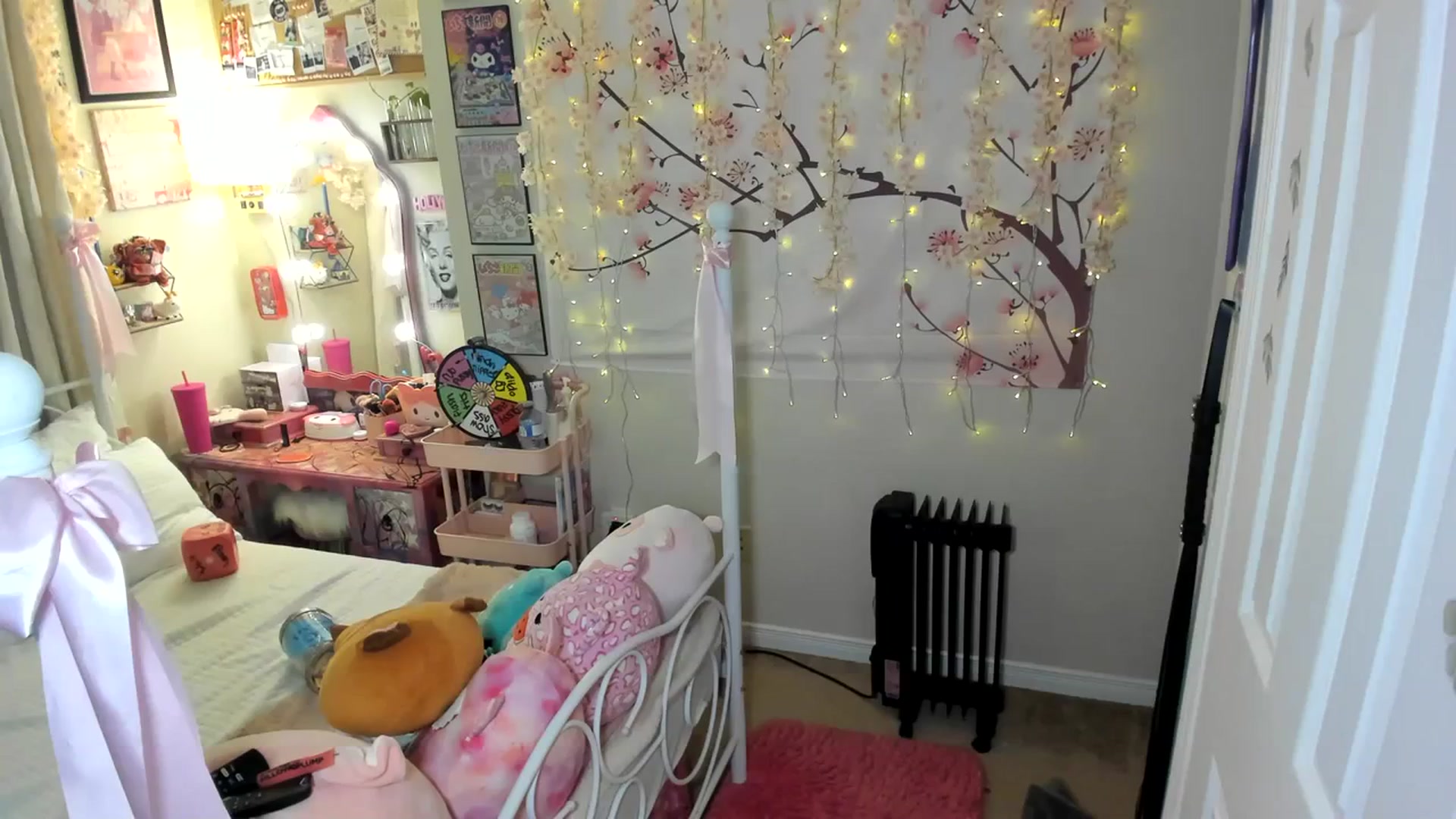 Gallery image thumbnail from lovesick's myfreecams stream on, 12/18/2023, 21:54 image 19 of 20