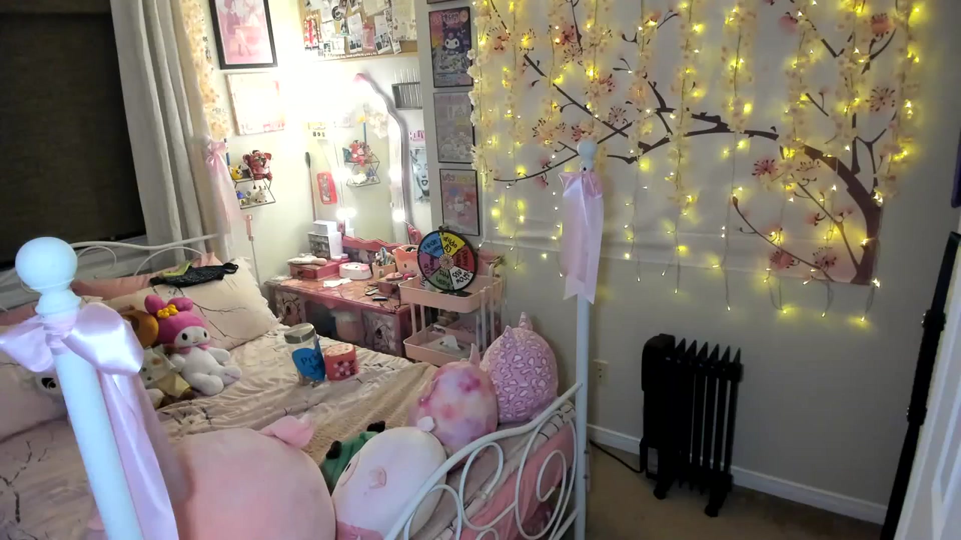 Gallery image thumbnail from lovesick's myfreecams stream on, 01/16/2024, 24:08 image 11 of 20