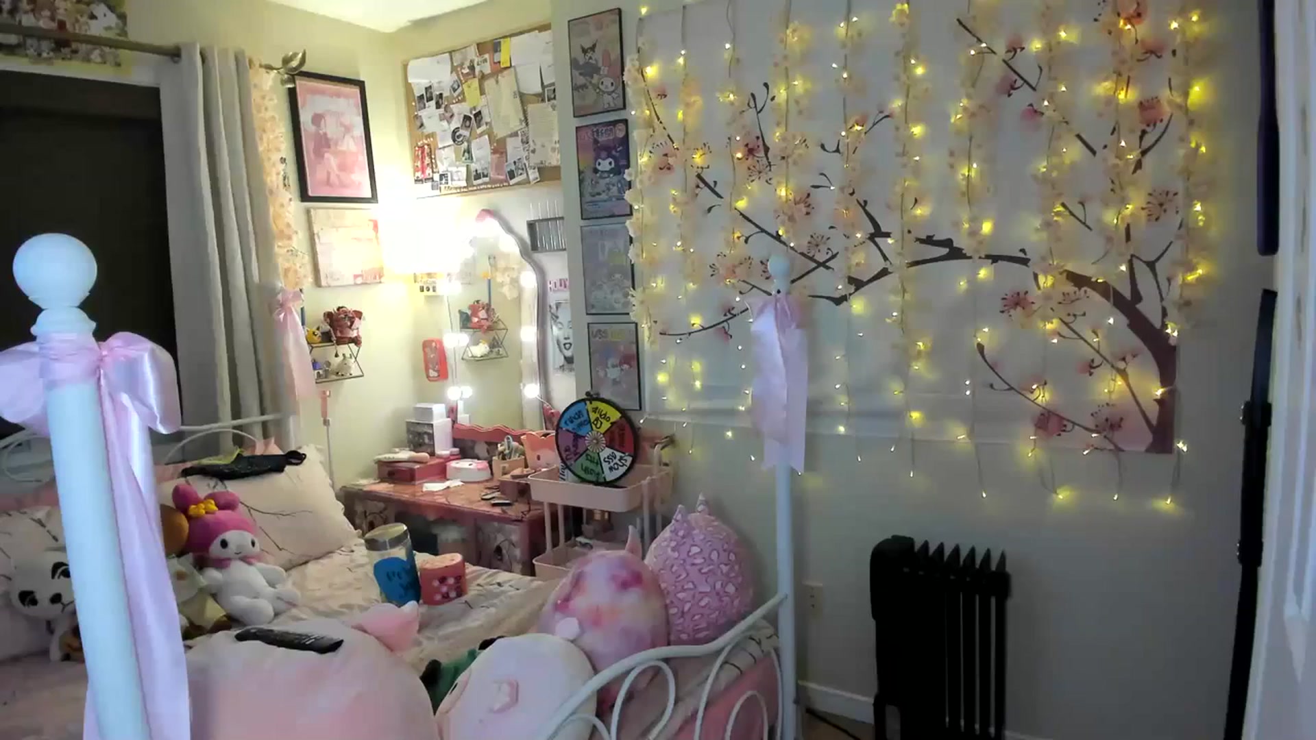 Gallery image thumbnail from lovesick's myfreecams stream on, 01/16/2024, 24:34 image 10 of 20
