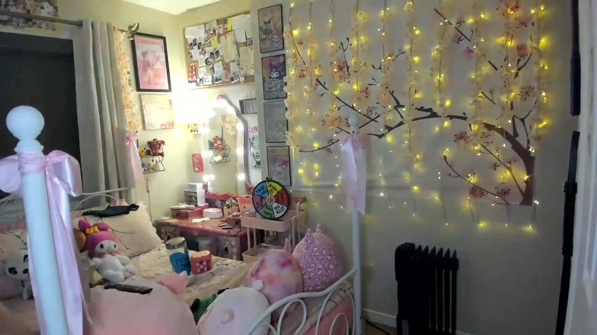 Gallery image thumbnail from lovesick's myfreecams stream on, 01/16/2024, 24:34 image 6 of 20