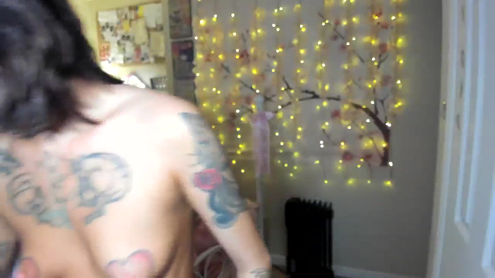 Gallery image thumbnail from lovesick's myfreecams stream on, 01/23/2024, 23:55 image 13 of 20
