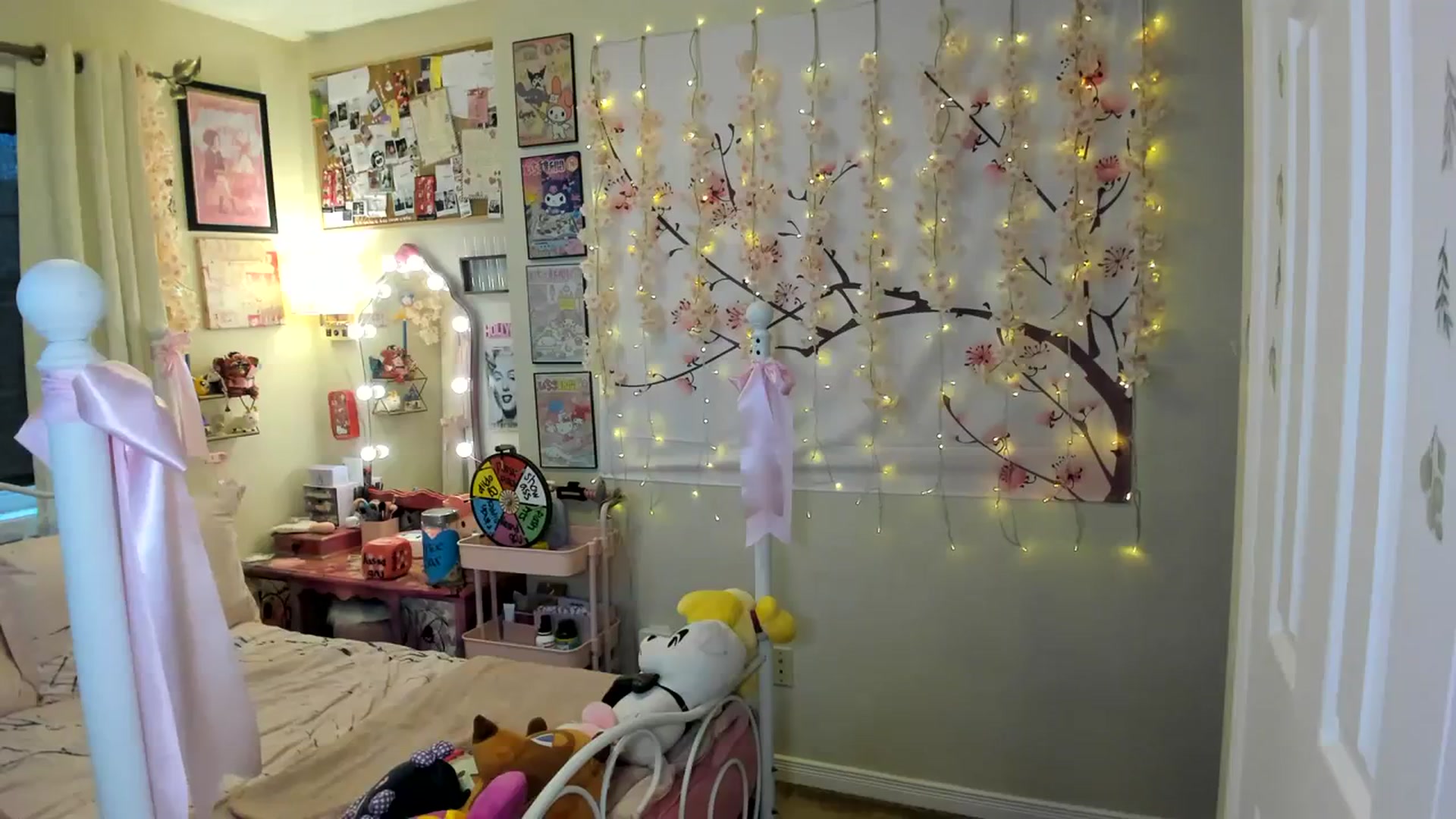 Gallery image thumbnail from lovesick's myfreecams stream on, 03/17/2024, 24:20 image 5 of 20