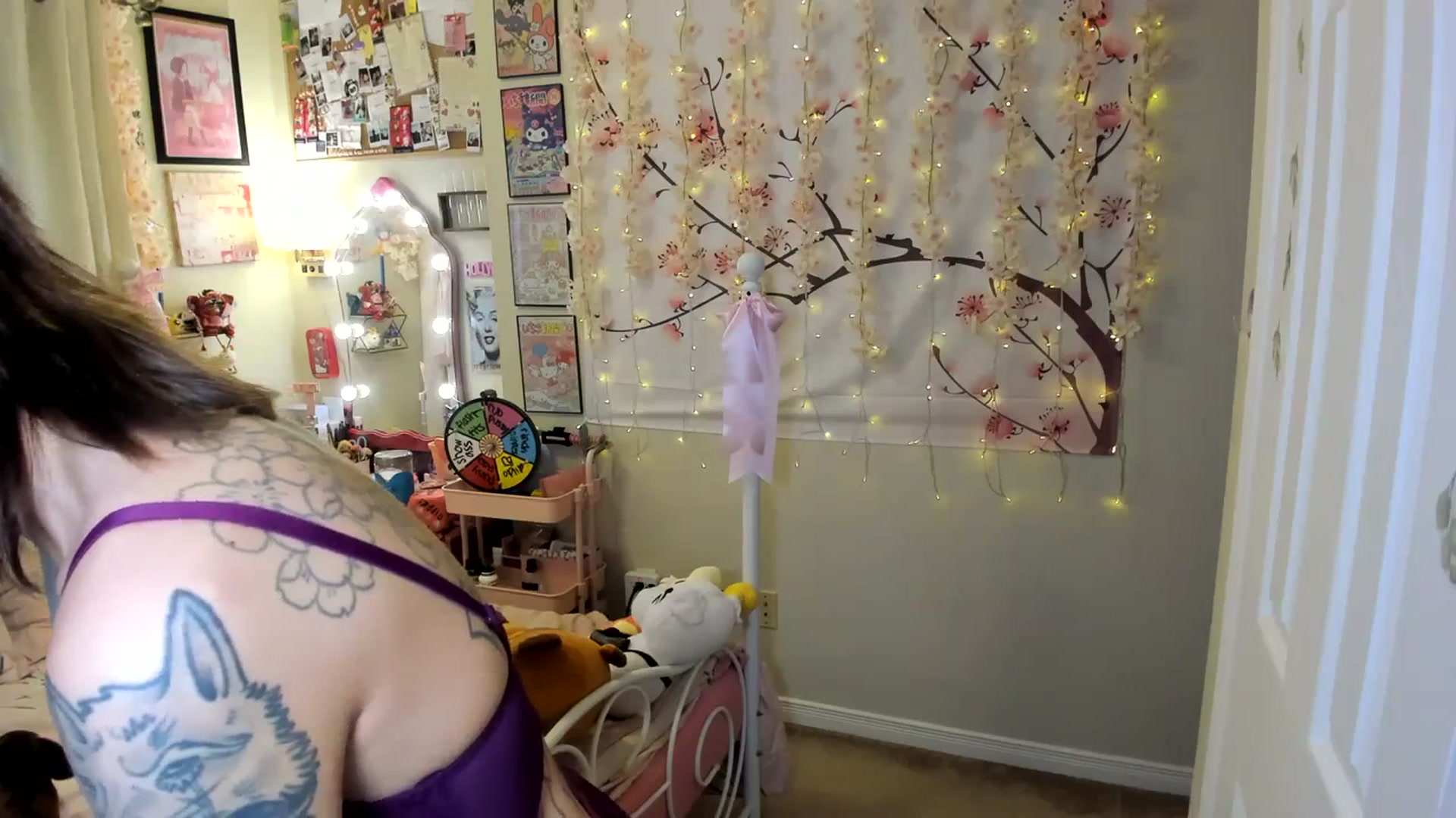 Gallery image thumbnail from lovesick's myfreecams stream on, 03/17/2024, 23:22 image 8 of 20