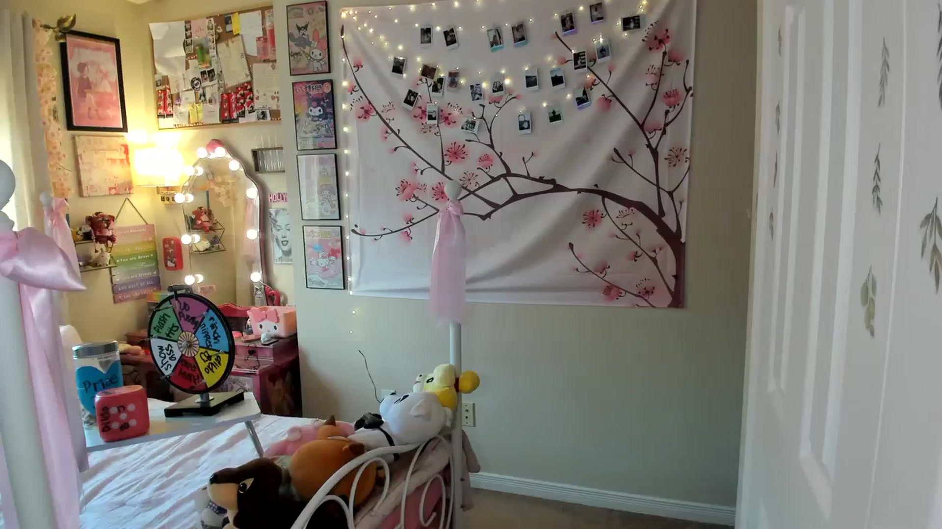 Gallery image thumbnail from lovesick's myfreecams stream on, 04/14/2024, 23:03 image 13 of 20