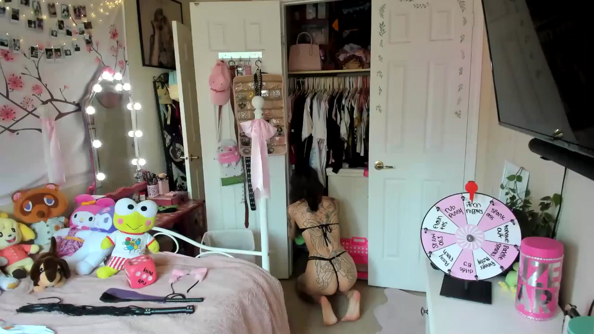 Gallery image thumbnail from lovesick's myfreecams stream on, 06/21/2024, 21:19 image 1 of 20