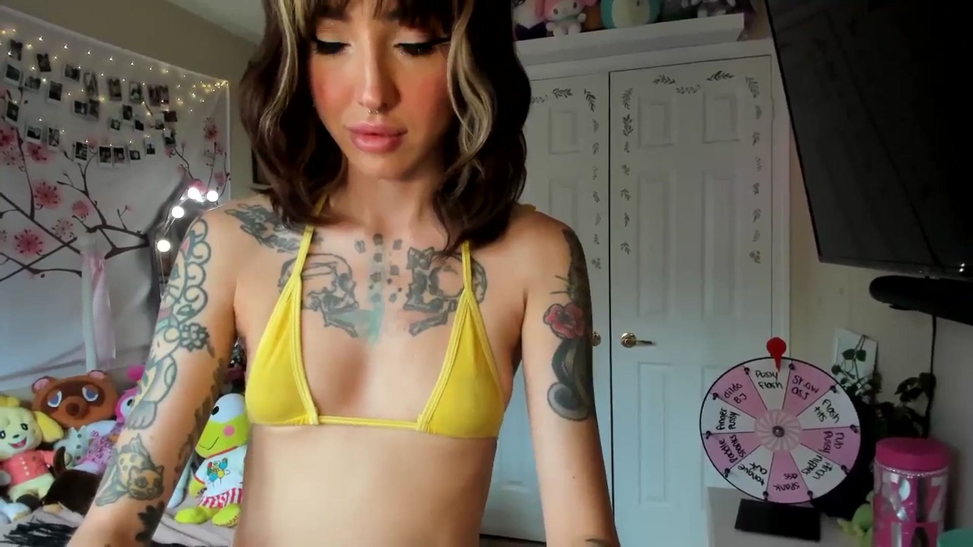 Gallery image thumbnail from lovesick's myfreecams stream on, 06/23/2024, 21:56 image 3 of 20