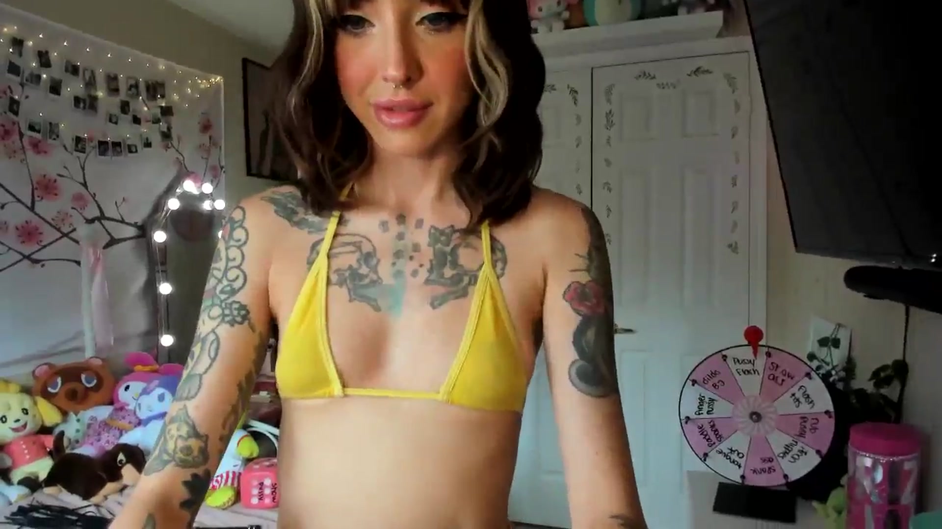 Gallery image thumbnail from lovesick's myfreecams stream on, 06/23/2024, 21:56 image 2 of 20