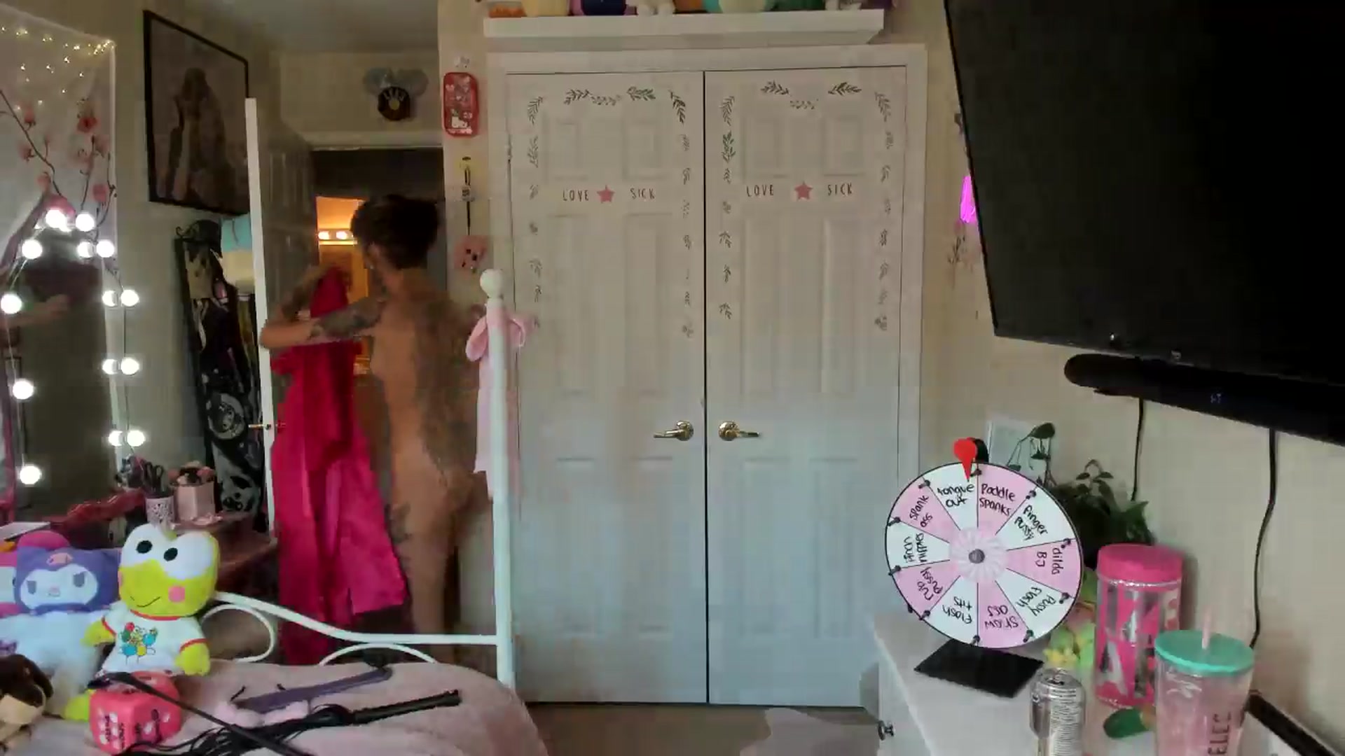 Gallery image thumbnail from lovesick's myfreecams stream on, 07/07/2024, 24:02 image 12 of 20
