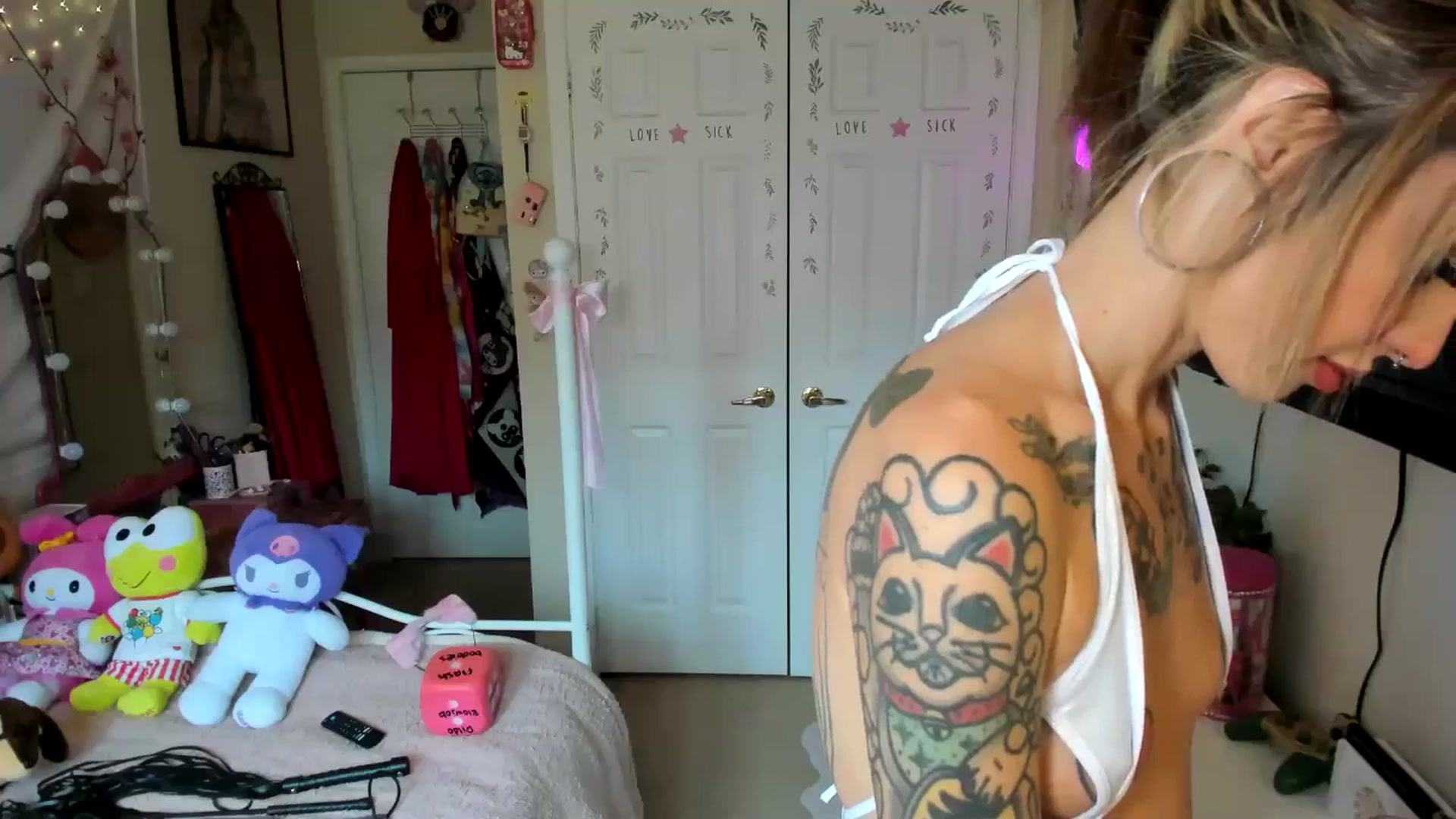 Gallery image thumbnail from lovesick's myfreecams stream on, 07/10/2024, 20:10 image 17 of 20