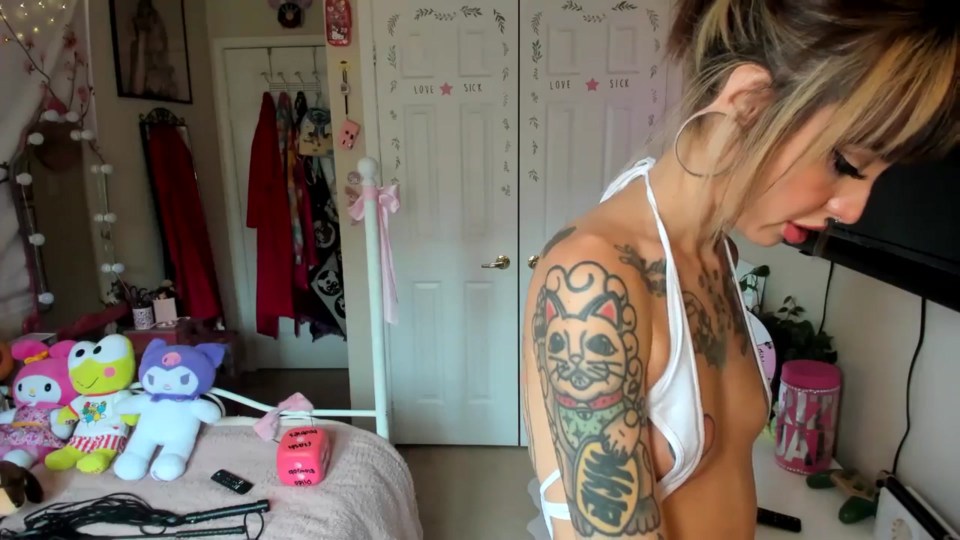 Gallery image thumbnail from lovesick's myfreecams stream on, 07/10/2024, 21:21 image 3 of 20