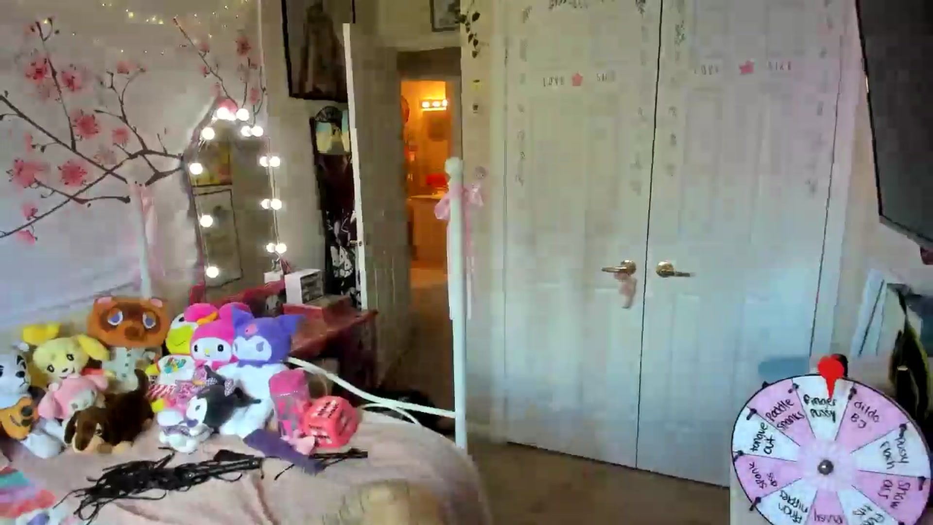 Gallery image thumbnail from lovesick's myfreecams stream on, 08/11/2024, 20:06 image 16 of 20
