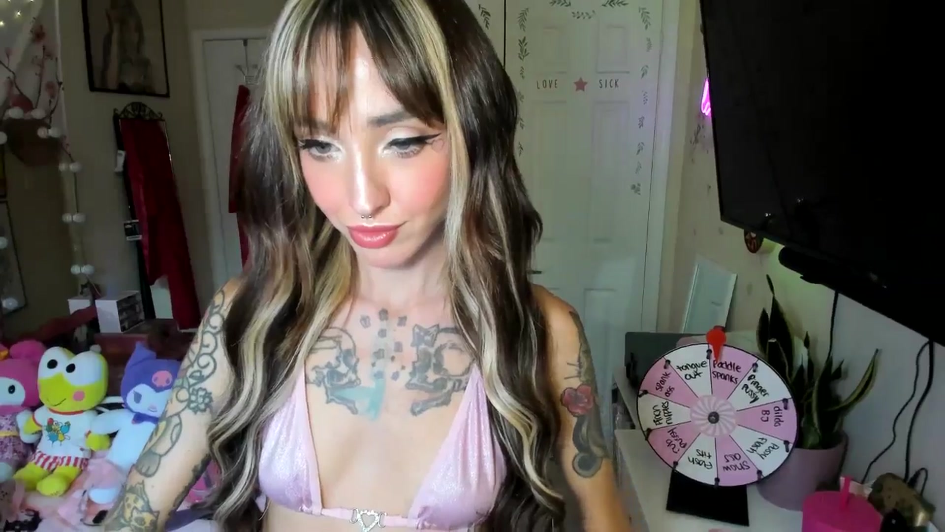 Gallery image thumbnail from lovesick's myfreecams stream on, 09/04/2024, 23:51 image 9 of 20