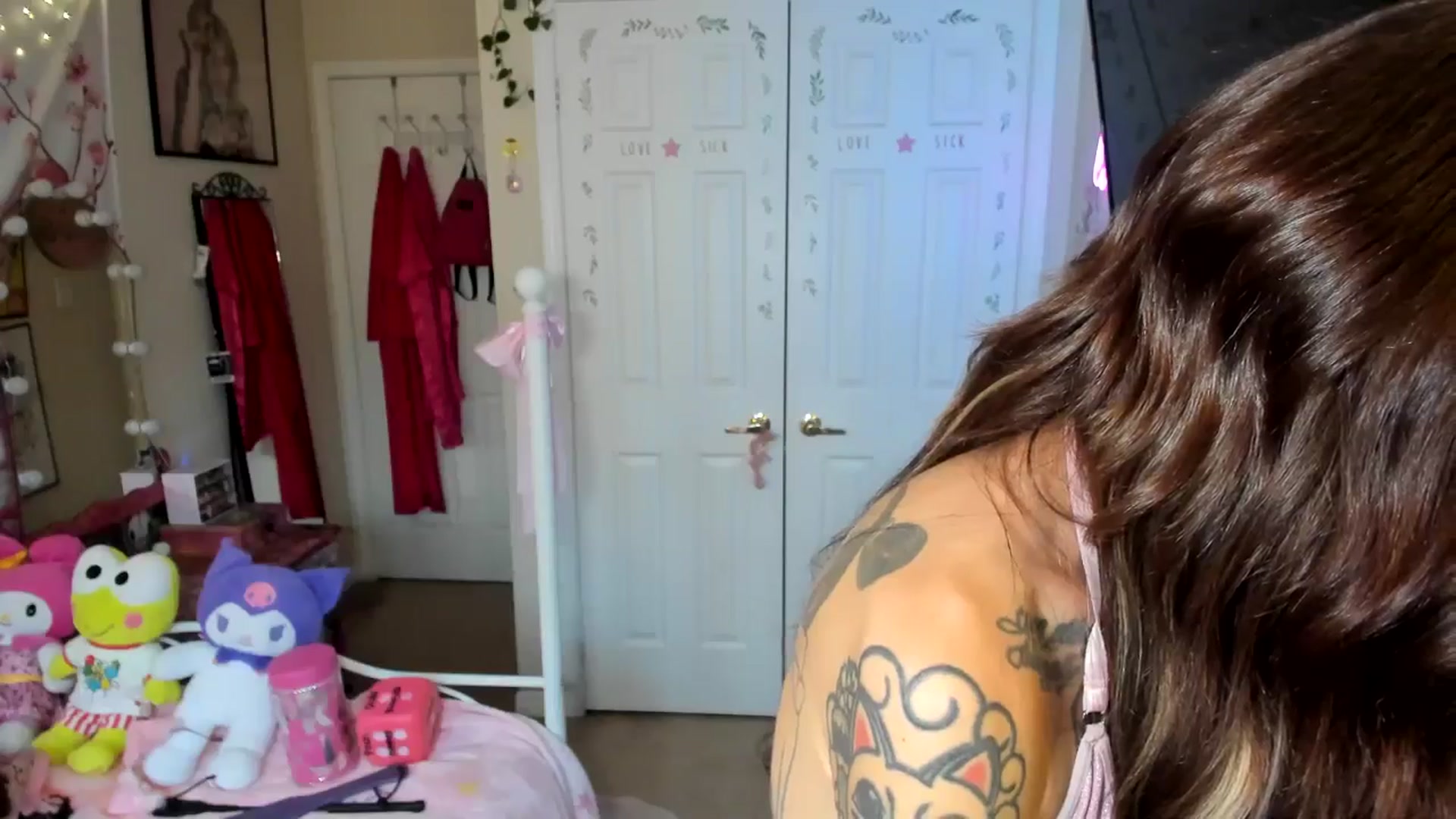 Gallery image thumbnail from lovesick's myfreecams stream on, 09/04/2024, 23:51 image 15 of 20