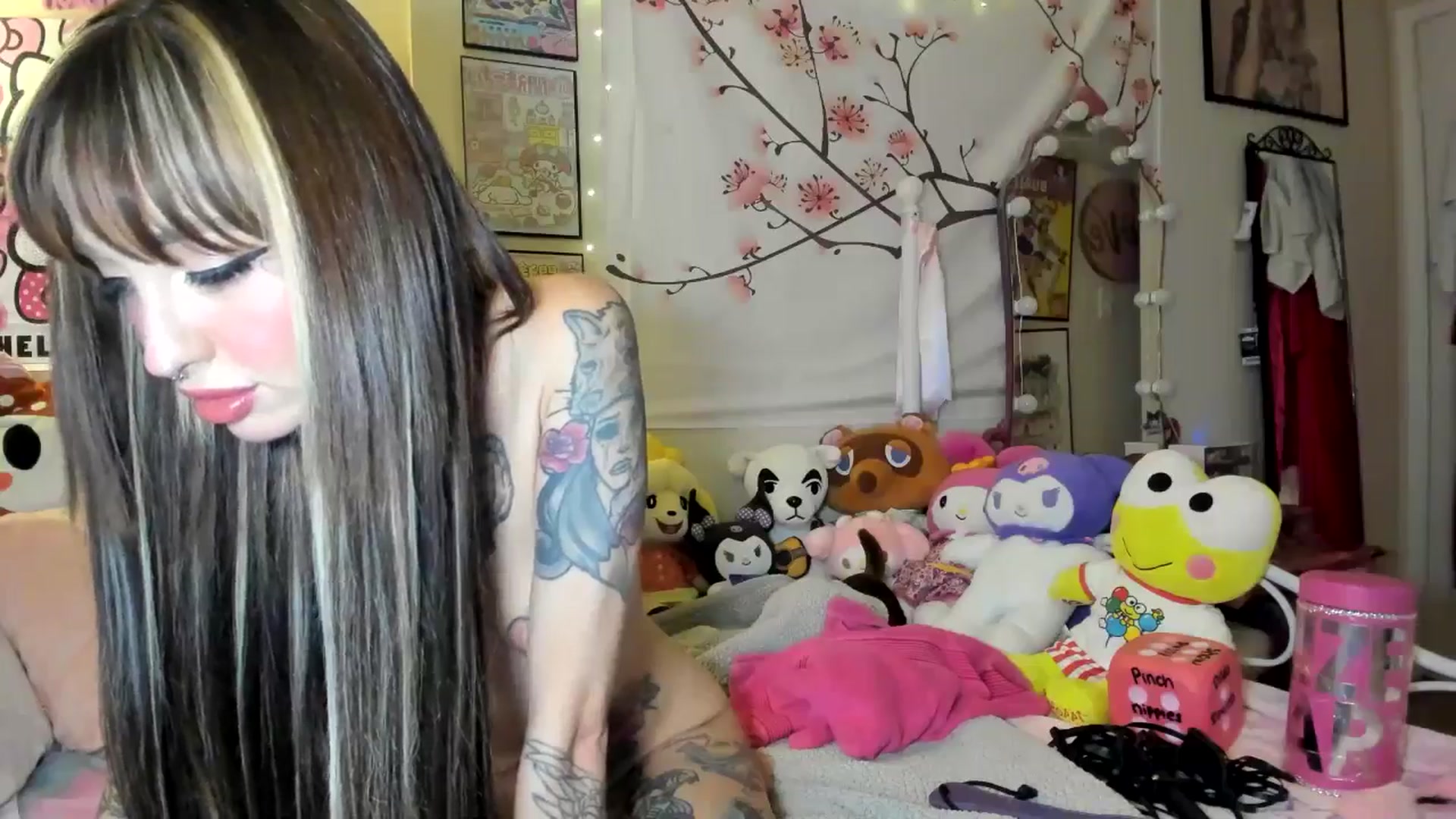 Gallery image thumbnail from lovesick's myfreecams stream on, 09/08/2024, 01:27 image 17 of 20