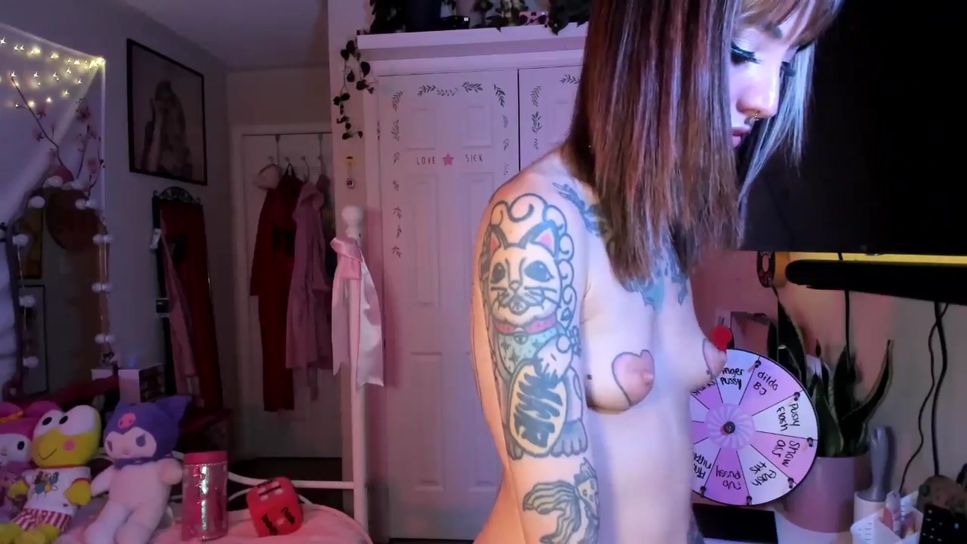 Gallery image thumbnail from lovesick's myfreecams stream on, 09/24/2024, 24:00 image 19 of 20