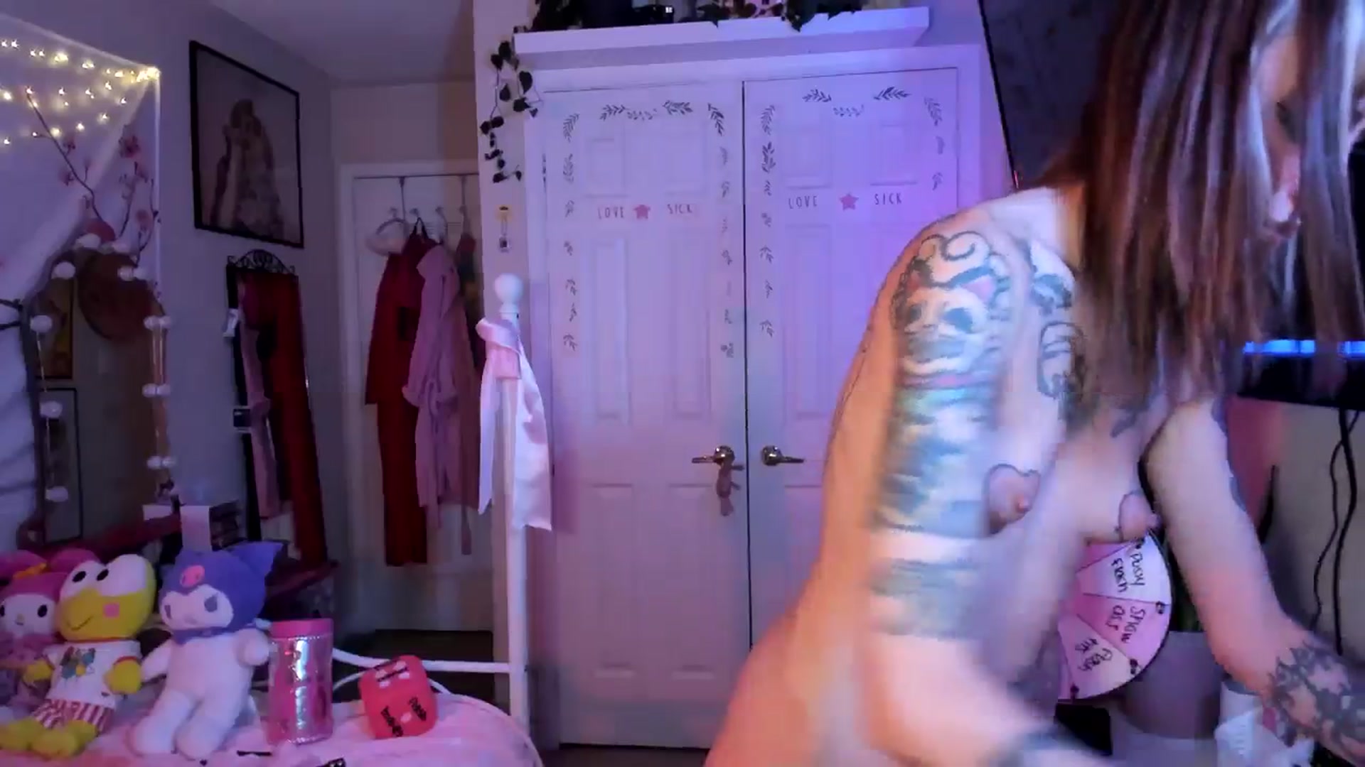 Gallery image thumbnail from lovesick's myfreecams stream on, 09/24/2024, 24:47 image 2 of 20
