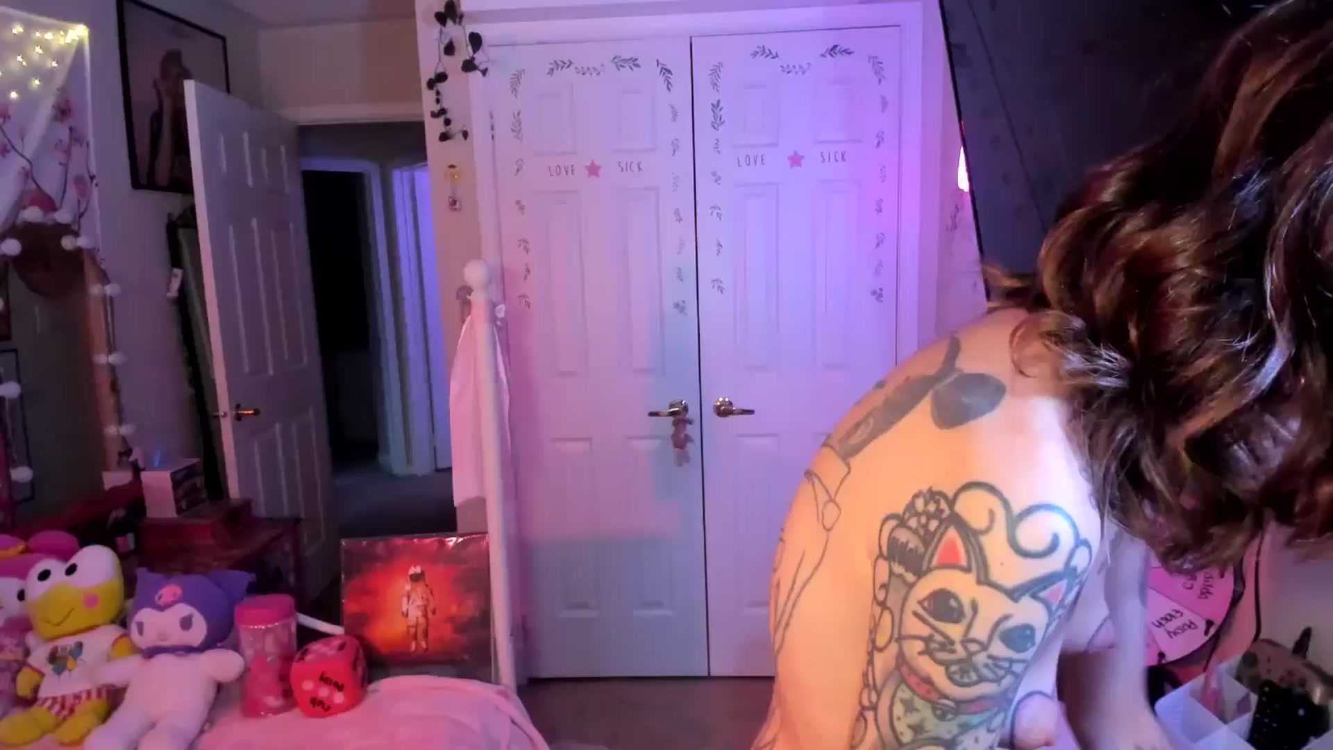 Gallery image thumbnail from lovesick's myfreecams stream on, 10/01/2024, 23:26 image 2 of 20