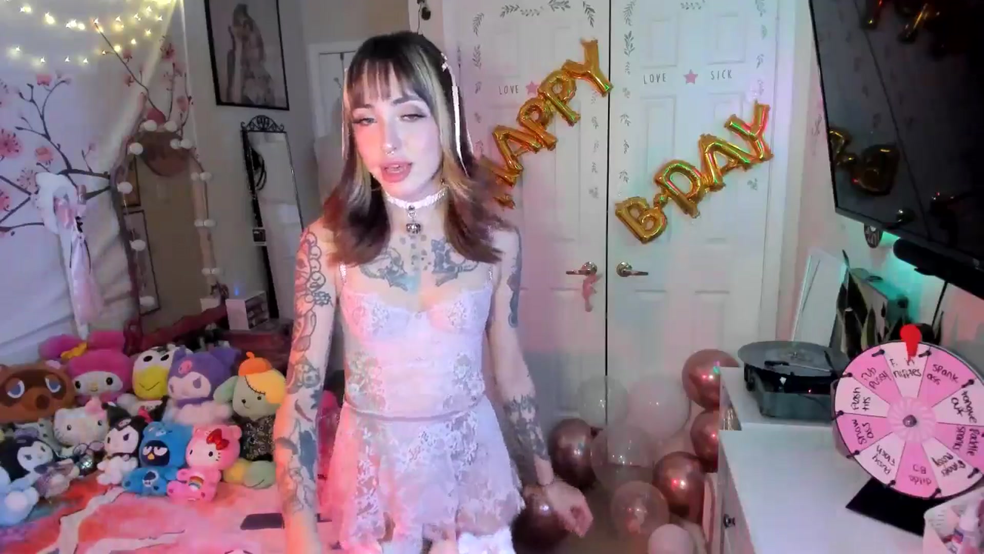 Gallery image thumbnail from lovesick's myfreecams stream on, 11/02/2024, 23:21 image 8 of 20