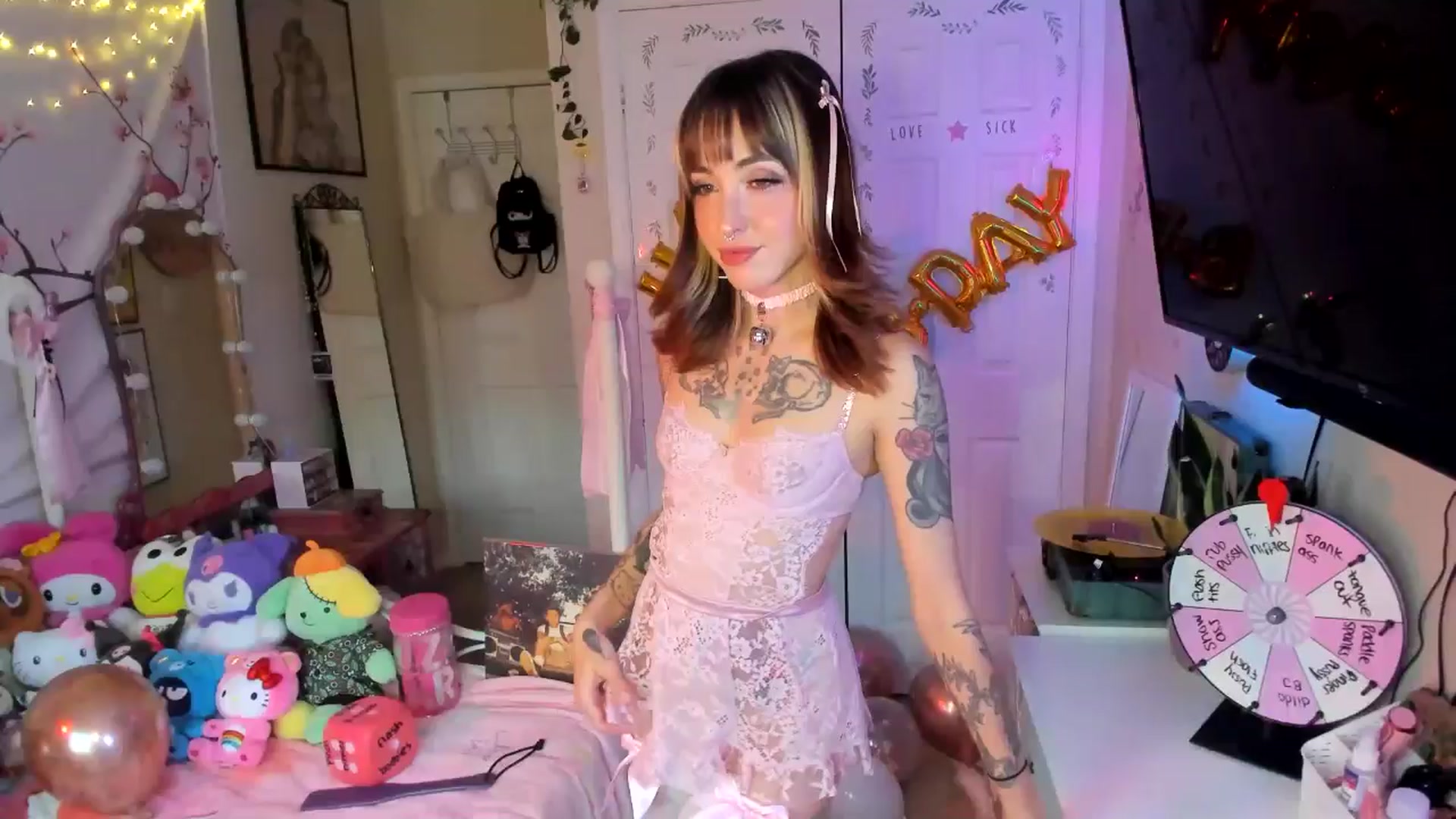 Gallery image thumbnail from lovesick's myfreecams stream on, 11/02/2024, 23:21 image 5 of 20