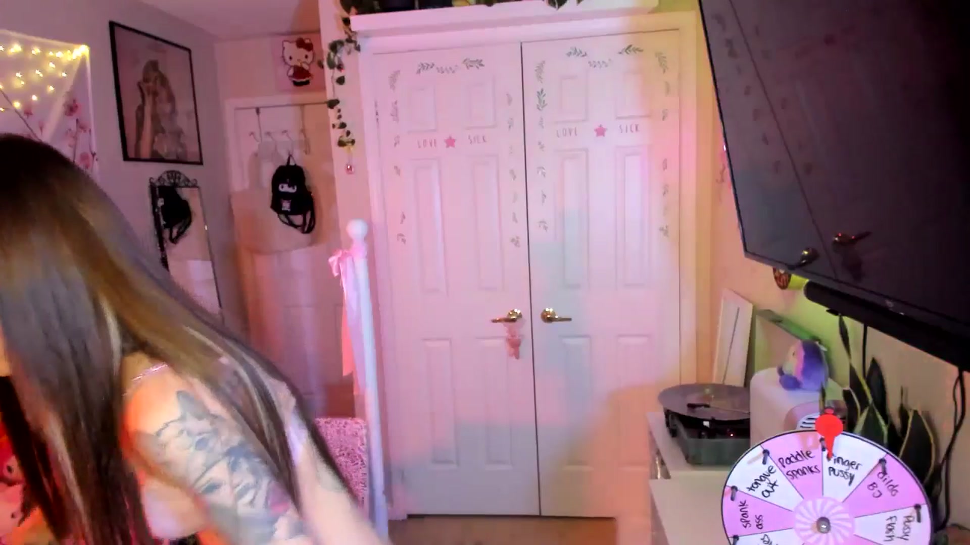 Gallery image thumbnail from lovesick's myfreecams stream on, 11/07/2024, 22:40 image 3 of 20