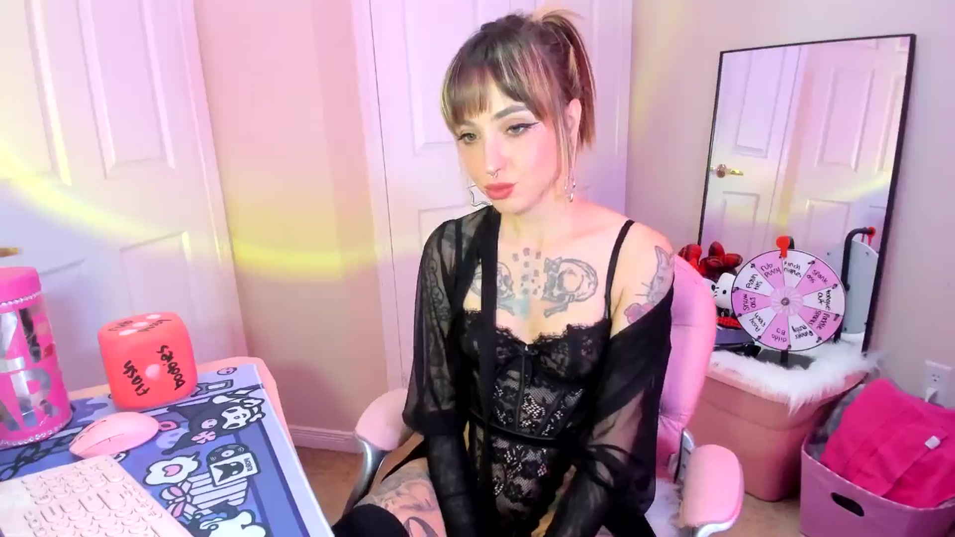 Gallery image thumbnail from lovesick's myfreecams stream on, 11/12/2024, 20:23 image 18 of 20